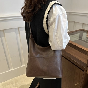 Retro brown oversized leather tote bag with double pockets and vintage textured finish