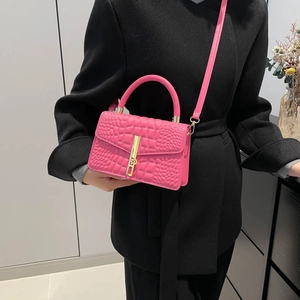 Sac à main rose à motif crocodile avec fermoir doré, sac à bandoulière polyvalent