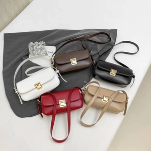 Petit Sac à Bandoulière Carré en Cuir PU Tendance pour Femmes Sac à Bandoulière Rétro à Fermoir Tournant Couleur Unie