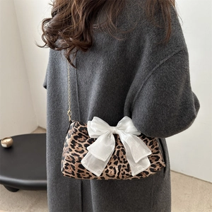 Borsa a tracolla leopardata alla moda con grande fiocco bianco e catena dorata