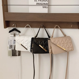 Borsa a Tracolla in PU Trapuntata da Donna Matelassé Geometrico Patta Borsa a Tracolla Finiture in Metallo Dorato Piccola Borsa a Mano Quadrata
