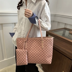 Grand sac cabas beige avec motif jacquard lettre M et petite pochette assortie