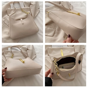 Vue détaillée du sac croissant beige en cuir grainé avec fermoir à piston doré