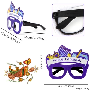 Lunettes déco de Hanoukka avec texte Happy Hanukkah et accessoires design Menorah