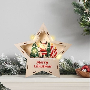 Gros plan d'une étoile en bois LED avec motif de renne et texte Merry Christmas