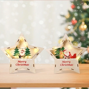 Détails d'étoiles de Noël en bois à LED avec gravures du Père Noël et lumière chaude