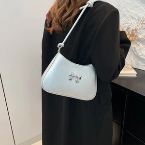 Sac sous le bras croissant argenté élégant avec un nœud métallique 3D pour femmes