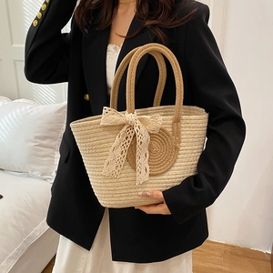 Sac fourre-tout chic en paille tissée avec nœud en dentelle délicat et doubles poignées