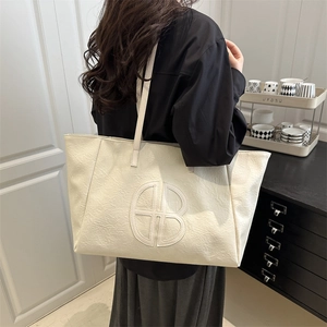 Retro cream-white large capacity tote bag in wrinkled leather shown on a model