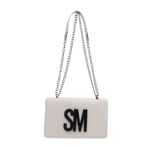 Petit sac bandoulière blanc minimaliste avec logo SM noir et bandoulière en chaîne