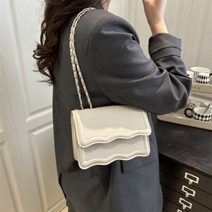 Minimalist cream chain shoulder bag with scalloped flap and lychee pattern leather