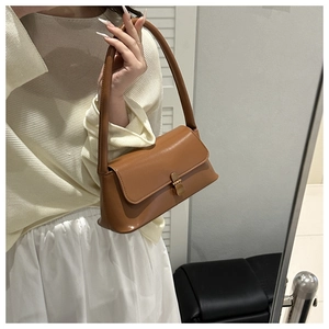Detailed close-up of brown PU leather bag featuring a vintage bronze metal clasp and flap