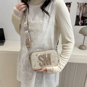 Borsa quadrata in tessuto minimalista con ricami floreali e tracolla jacquard