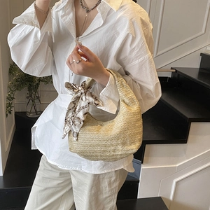 Grand sac hobo en paille tressée avec foulard en soie décoratif pour plage et vacances