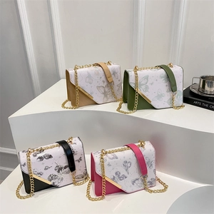Petit Sac Carré en Cuir PU Imprimé Papillon pour Femmes Élégant Sac à Bandoulière à Rabat Couleur Contrastée avec Chaîne Sacoche