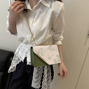 Sac bandoulière chic vert et crème avec motif papillon et chaîne dorée