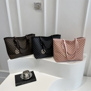 Trendy Women PU Leather Tote Bag Large Capacity M Letter Monogram Shoulder Bag Fashion Commuting Handbag Metal Pendant