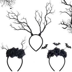 Détail de serre-têtes d'Halloween avec roses noires, chauves-souris et branches flétries