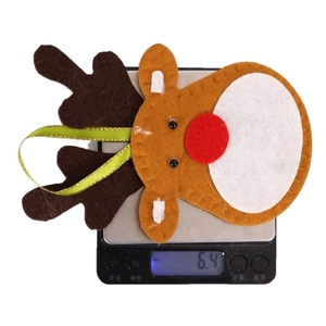 Cute reindeer Christmas tree ornament made of non-woven felt fabric weighing 6.4g