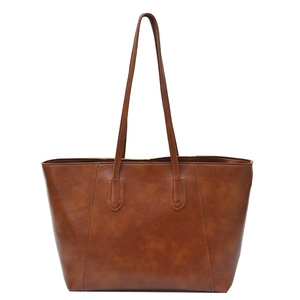 Classic large capacity brown tote bag in vintage oily faux leather for commuting