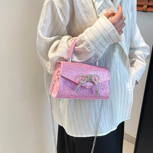 Mini sac à bandoulière rose scintillant avec nœud en strass et chaîne argent