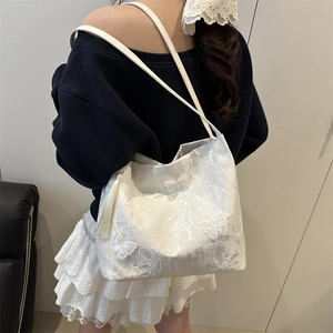 White lace shoulder bag with 3D butterfly floral applique and elegant fringe tassel