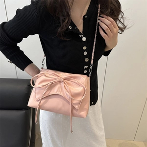 Sac à bandoulière rose chic avec grand nœud et chaîne argentée pour femme tendance