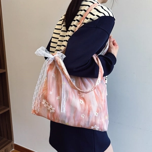 Borsa tote arancio rosa con ricamo floreale e fiocco in pizzo sulla spalla