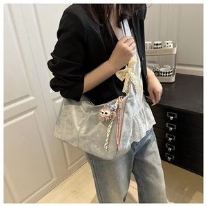 Sac cabas argenté scintillant avec grand nœud en dentelle et breloque peluche