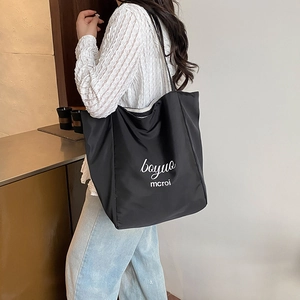 Minimalist black large capacity tote bag with white letter print for women daily use