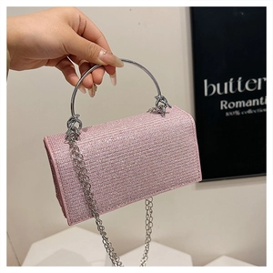 Roze handtas met strassteentjes, zilveren metalen handvat en afneembare ketting