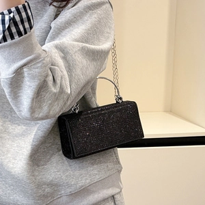 Elegante zwarte lovertjes crossbody tas met zilveren ring handvat en ketting voor feesten