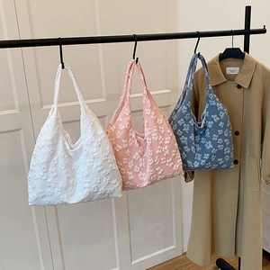 Borsa Tote da Donna in Jacquard Floreale 3D Stile Coreano Grande Capacità Borsa a Tracolla Casual Fiore di Bolla con Texture