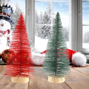 Close-up of mini sisal Christmas trees with red and green needles on round wooden bases