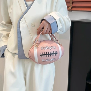 Sac bandoulière chic rose en forme de rugby avec chaîne dorée pour femmes