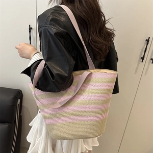 Grand sac cabas de plage tissé à rayures roses et beige avec bandoulière large tendance