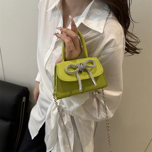 Mini sac à main vert chic avec gros nœud en strass et bandoulière chaîne