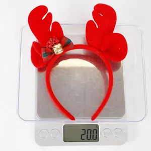 Détail du serre-tête bois de renne rouge pesant 20,0 g sur une balance électronique