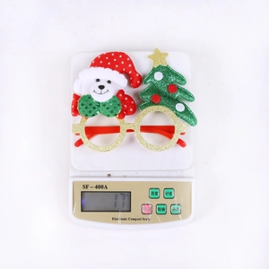 Christmas party glasses decoration weighing 17 grams featuring a polar bear and festive tree