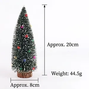 20cm kleiner Weihnachtsbaum mit Schnee-Effekt, bunten Kugeln und Holzsockel