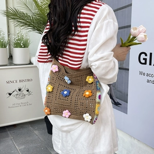 Sac à bandoulière fait main au crochet avec fleurs colorées de style bohème