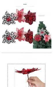 Detail van geruite kerstbloemen met rode bessen, 14 cm voor decoratie van de kerstboom