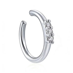 Manchette d'oreille minimaliste en argent 925 avec trois zircons clairs incrustés