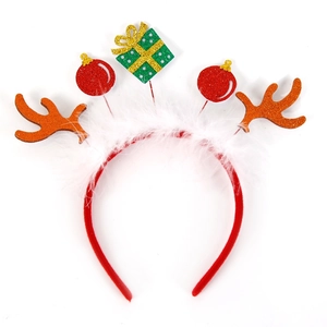 Détail d'un serre-tête de Noël avec bois de renne et décor de boîte cadeau pailletée