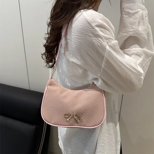 Pink bow shoulder bag with diagonal texture and gold metal buckle for a French retro look
