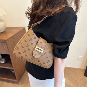 Borsa a tracolla marrone vintage con motivo a stelle e fibbia in metallo dorato