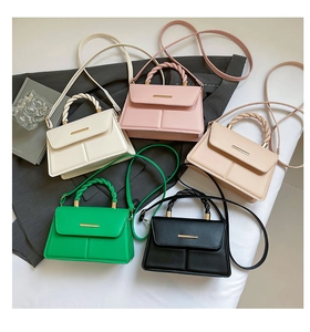 Sacs à main chic en cinq couleurs avec poignées tressées et boucles en métal