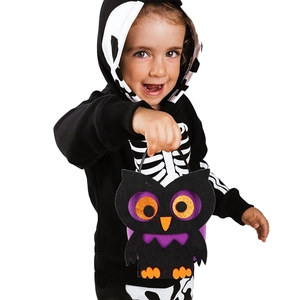 Detail of Halloween felt tote bag with purple owl design for children party treats