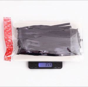 Weight measurement of black laser fringe curtain 1x2m in transparent packaging