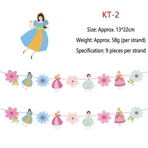 Détail des banderoles de fête princesse de dessin animé et guirlandes de fleurs